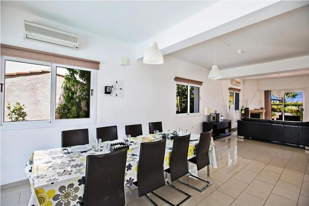Carilisto Villas Big 4 Bedrooms In Center Of Ayia Napa