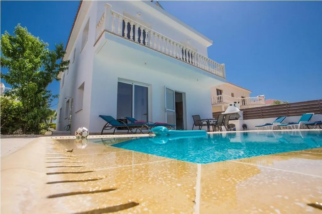 Carilisto Villas Big 4 Bedrooms In Center Of Ayia Napa